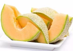 小朋友吃哈密哈密瓜的视频,小宝贝品尝哈密哈密瓜